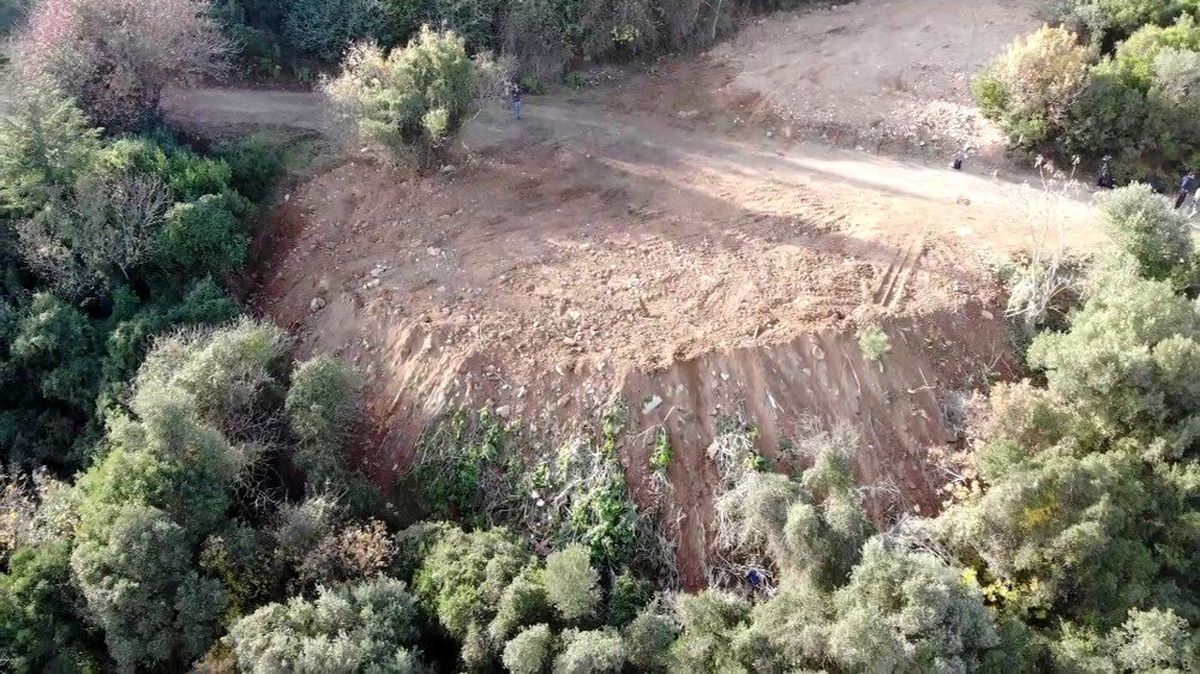 Büyükada\'da itlaf edilen atların gömüldüğü dev çukurlar havadan görüntülendi