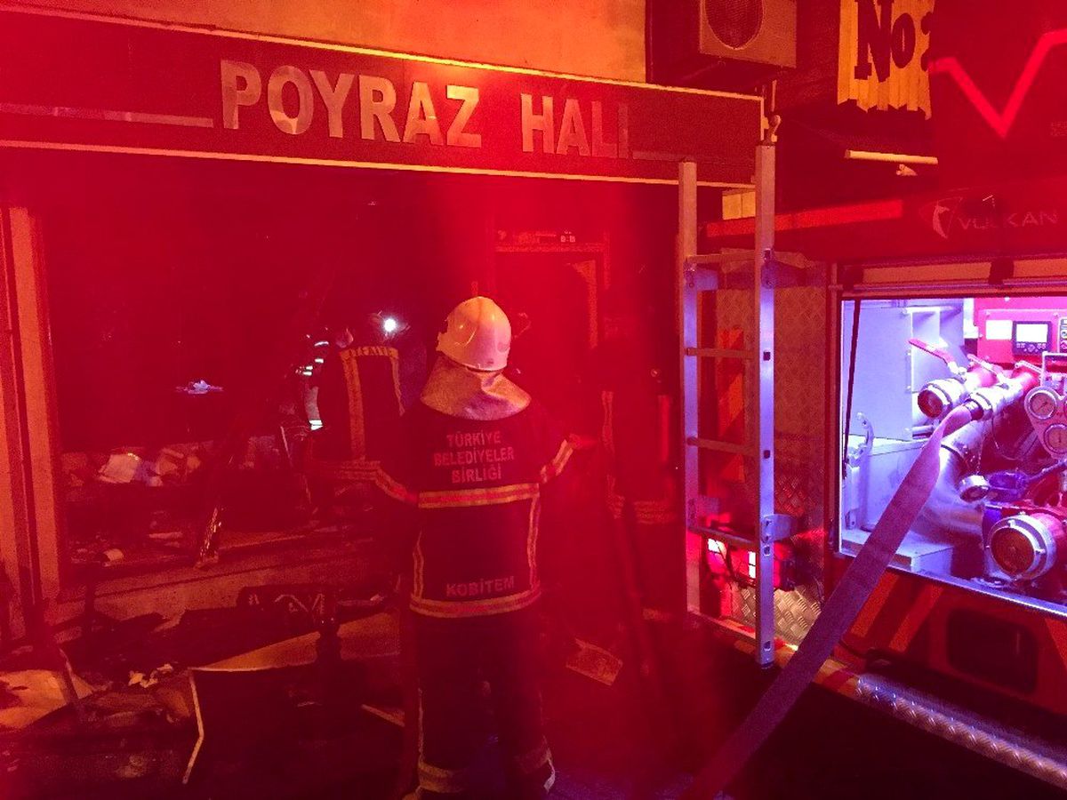 Çanakkale\'de iş yerinde çıkan yangın 2 saatlik çalışma sonucu söndürüldü
