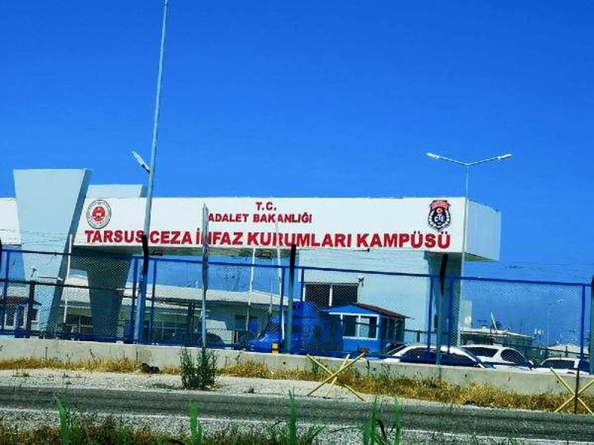Cezaevi idari binasında yangın: 19 kişi dumandan etkilendi