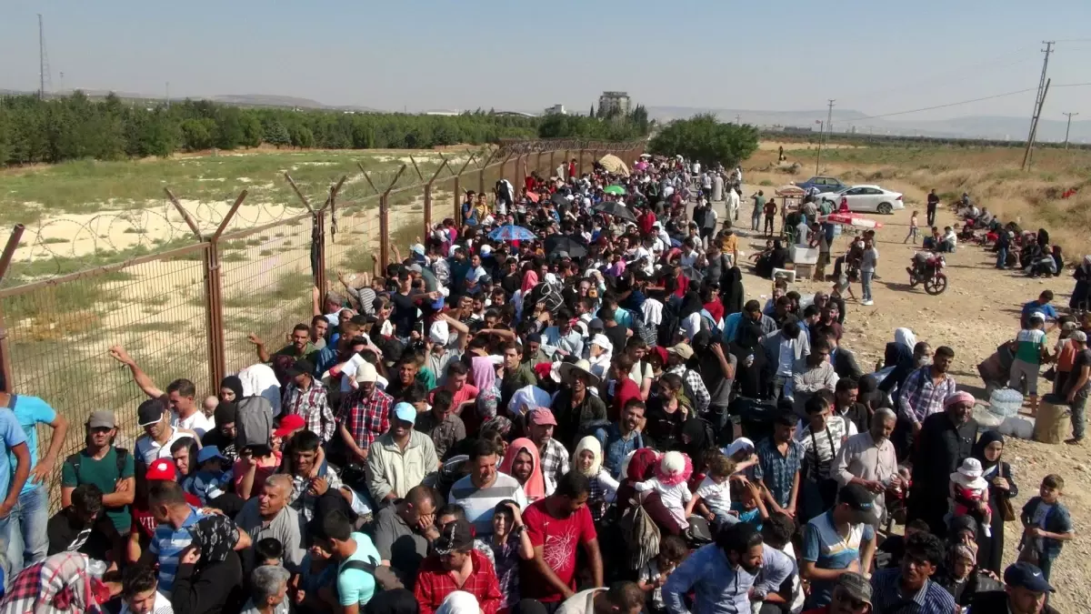 Cumhurbaşkanı Erdoğan: Şu anda İdlib\'ten 50 bin insan topraklarımıza geliyor