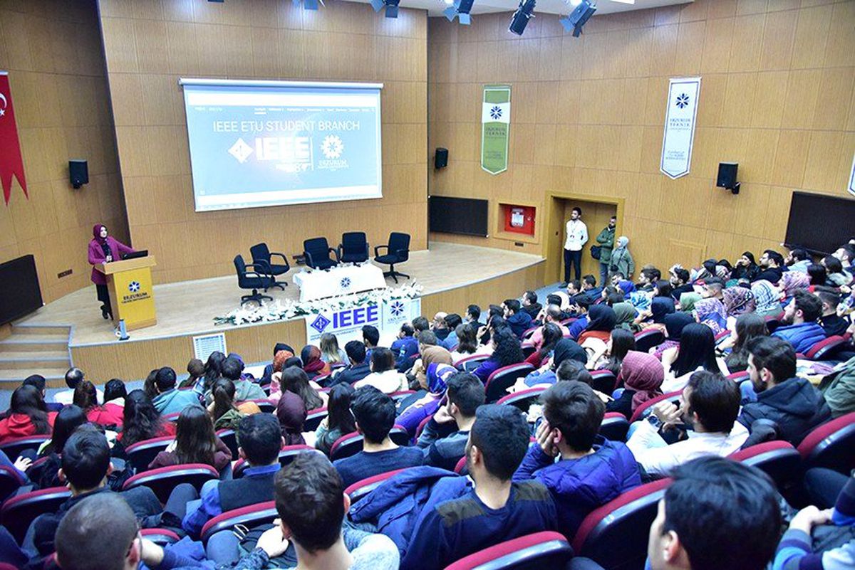 ETÜ\'de "Yarının Kadınları" adlı panel düzenlendi