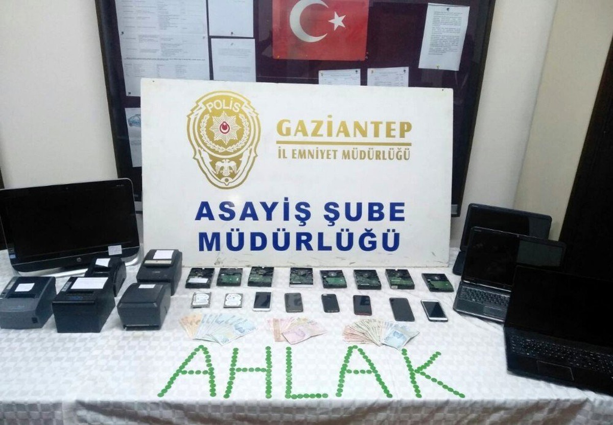 Gaziantep\'te yasa dışı bahis operasyonu: 12 gözaltı
