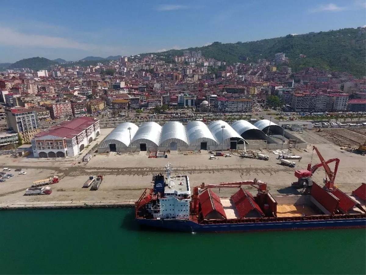 Giresun limanı gemi ağırlamada rekor kırdı