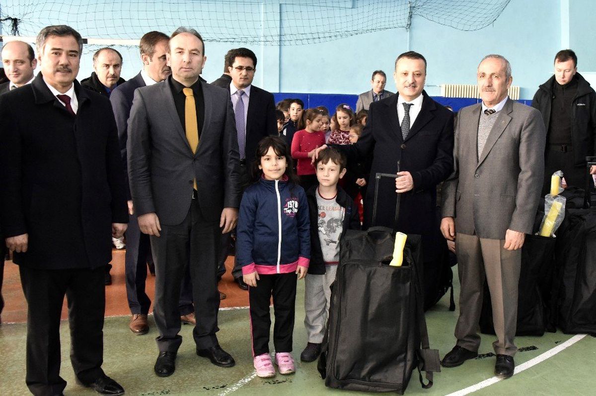 Gümüşhane\'de okullara çocuk atletizm setlerinin dağıtımına başlandı