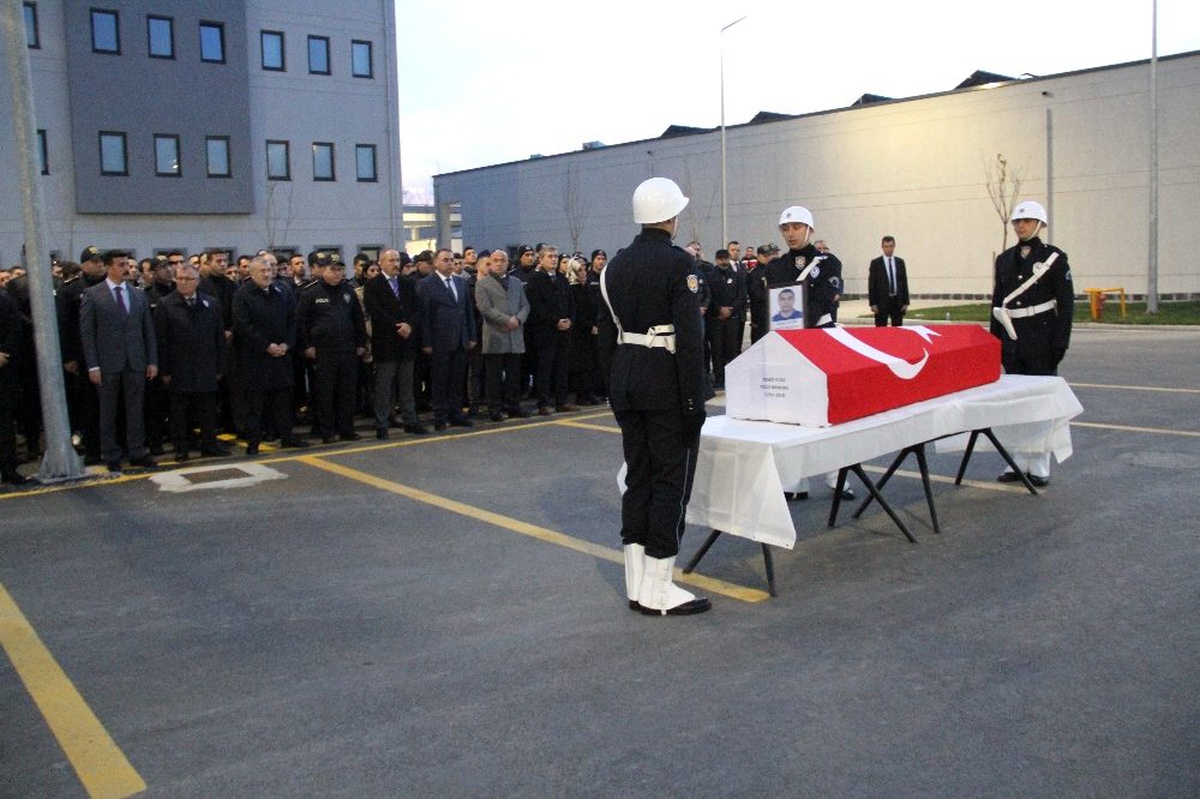 Hayatını kaybeden polis için İstanbul Havalimanı\'nda cenaze töreni düzenlendi