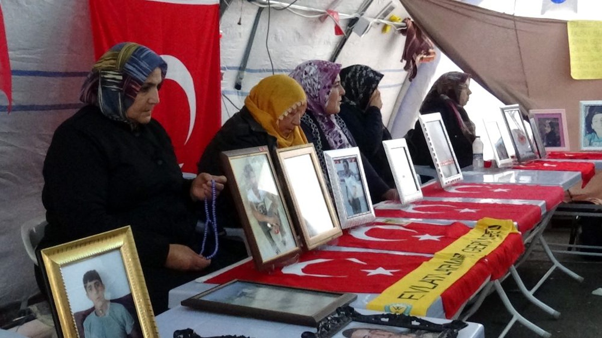 HDP önündeki ailelerin evlat nöbeti 108. gününde
