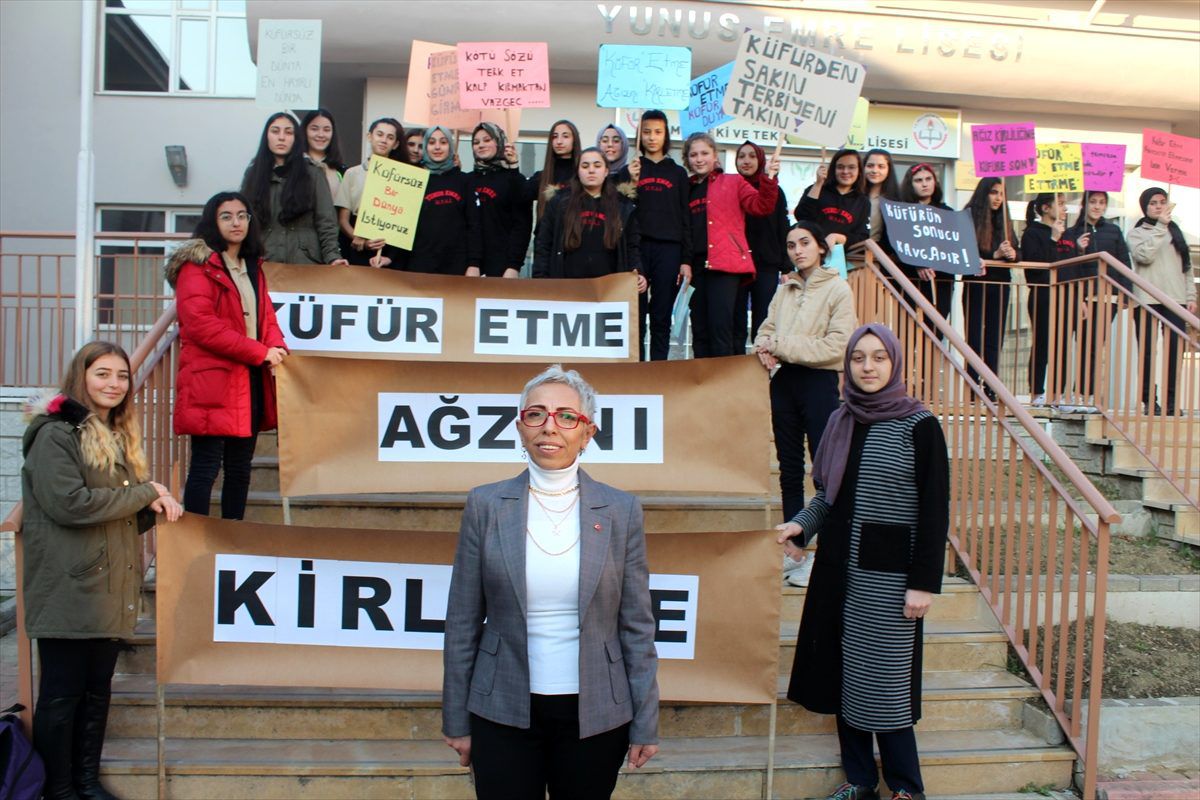 İnegöl\'de öğrencilerden küfür konusunda farkındalık etkinliği