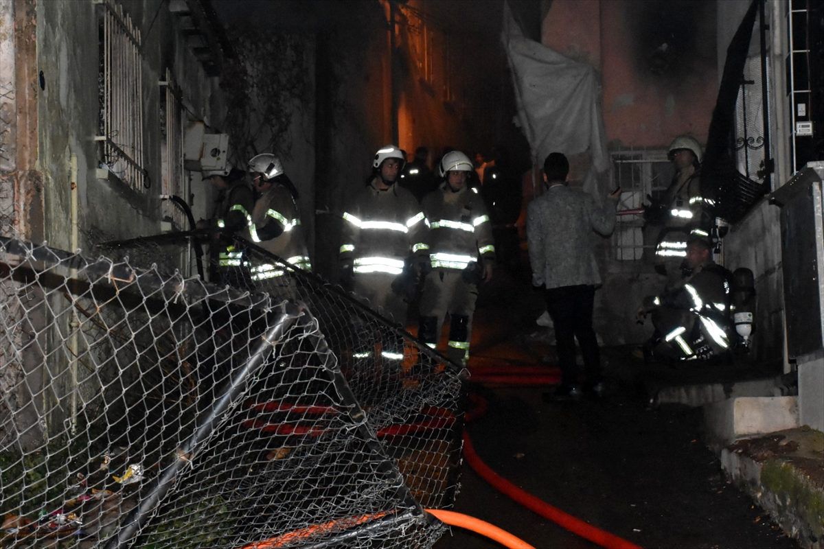 İzmir\'de çıkan yangında bir kişi öldü