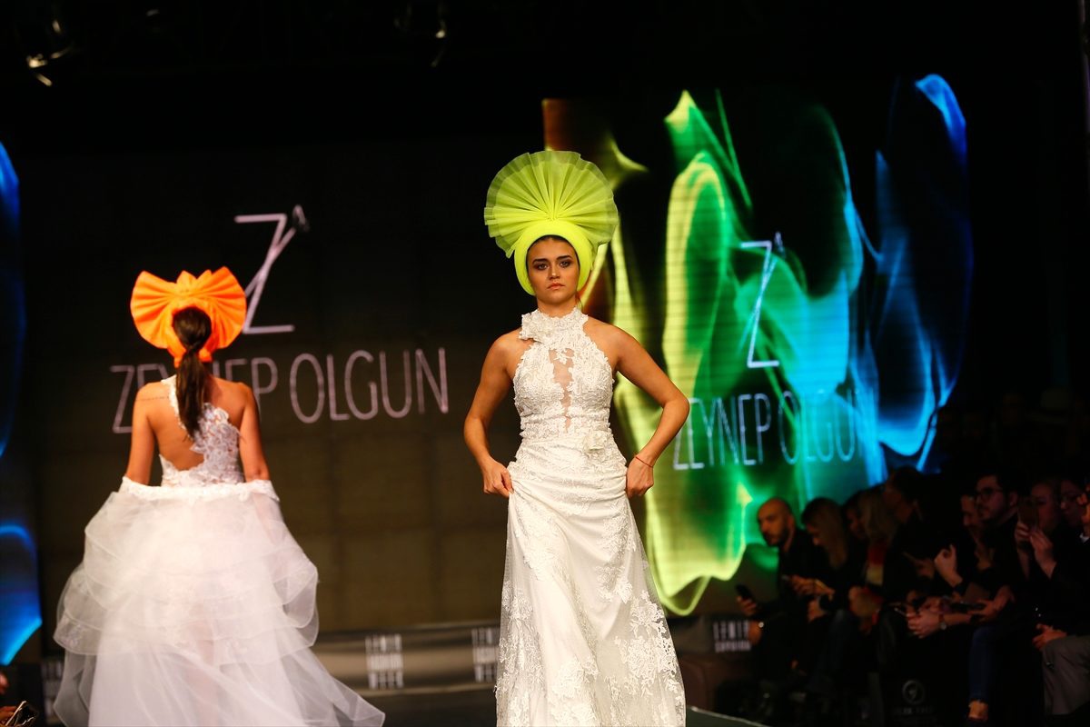 İzmir Fashion Week ikinci gününde ünlü markaları moda severlerle buluşturdu