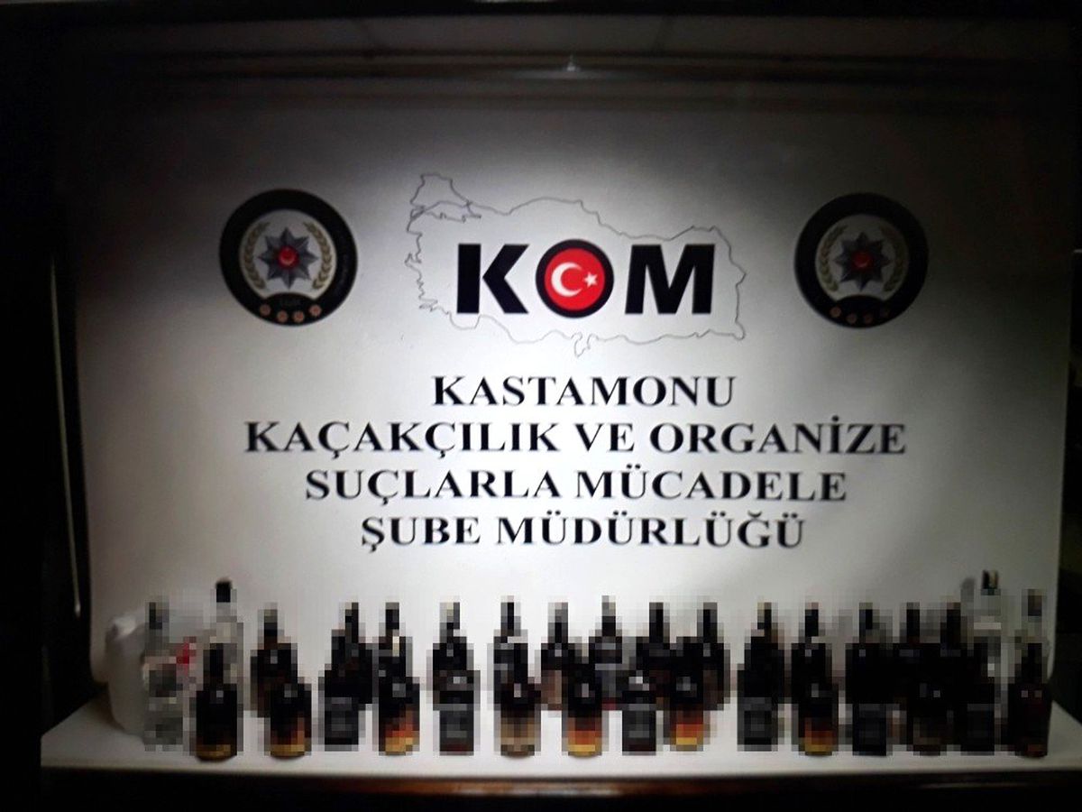 Kastamonu\'da 41 şişe sahte içkiyle yakalanan 2 kişi gözaltına alındı