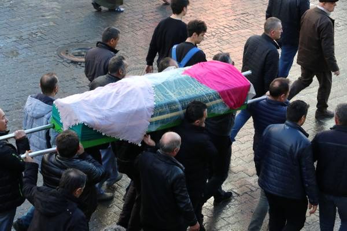 Kazada ölen liseli Işıl, gözyaşlarıyla toprağa verildi