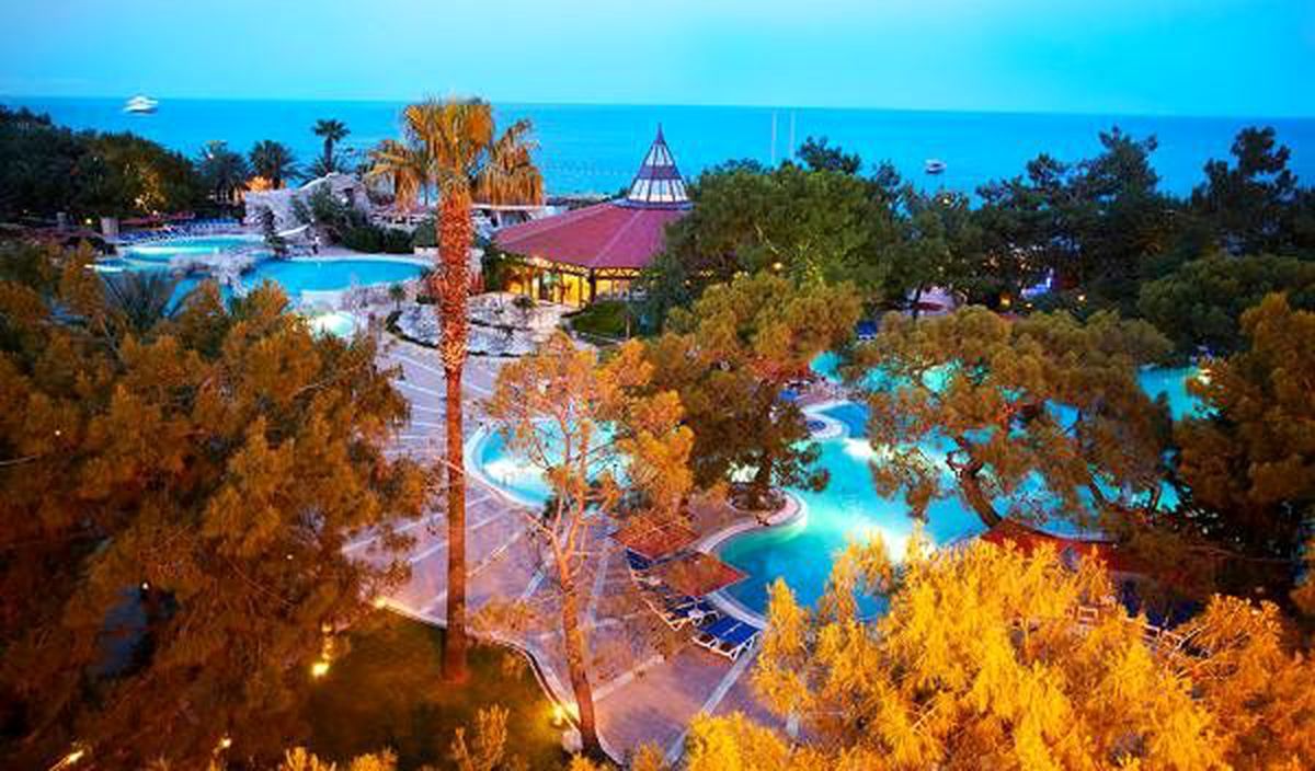 Kemer\'deki 5 yıldızlı oteli icradan satılığa çıkarılan Martı Grubu\'ndan açıklama