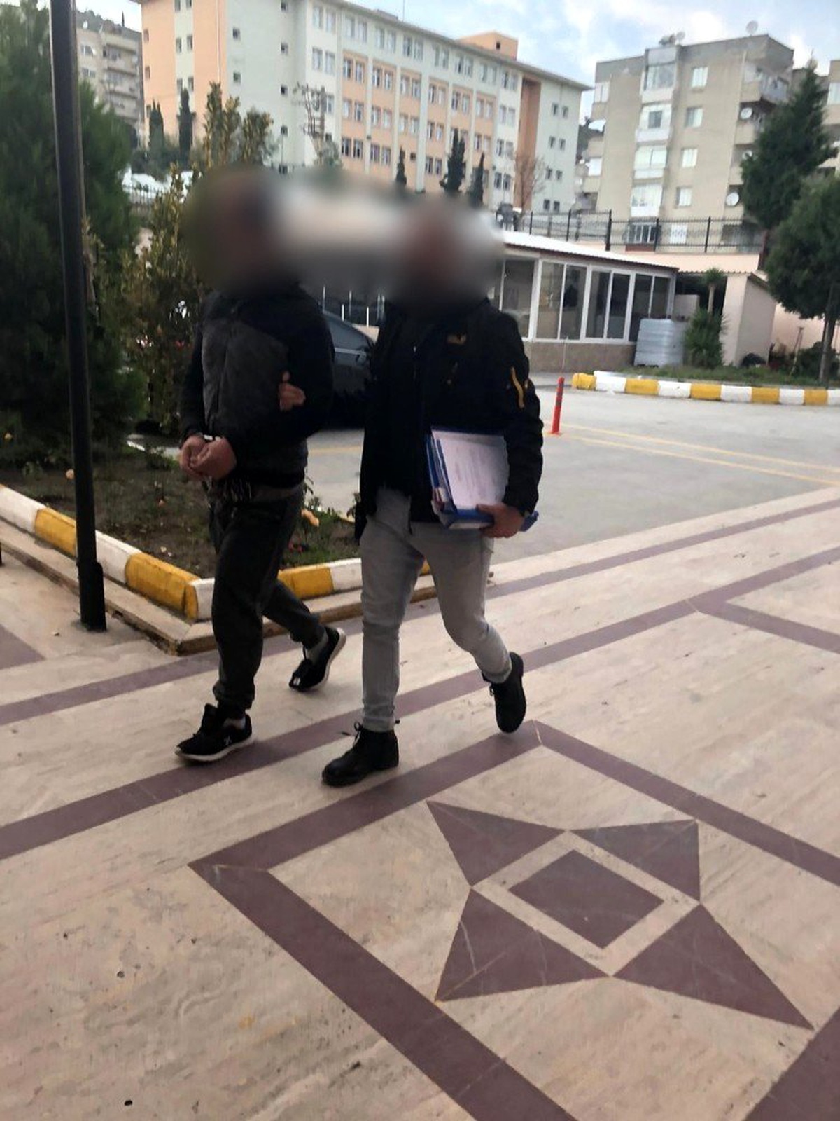 Kuşadası\'nda 18 yıl kesinleşmiş hapis cezası bulunan zanlı yakalandı