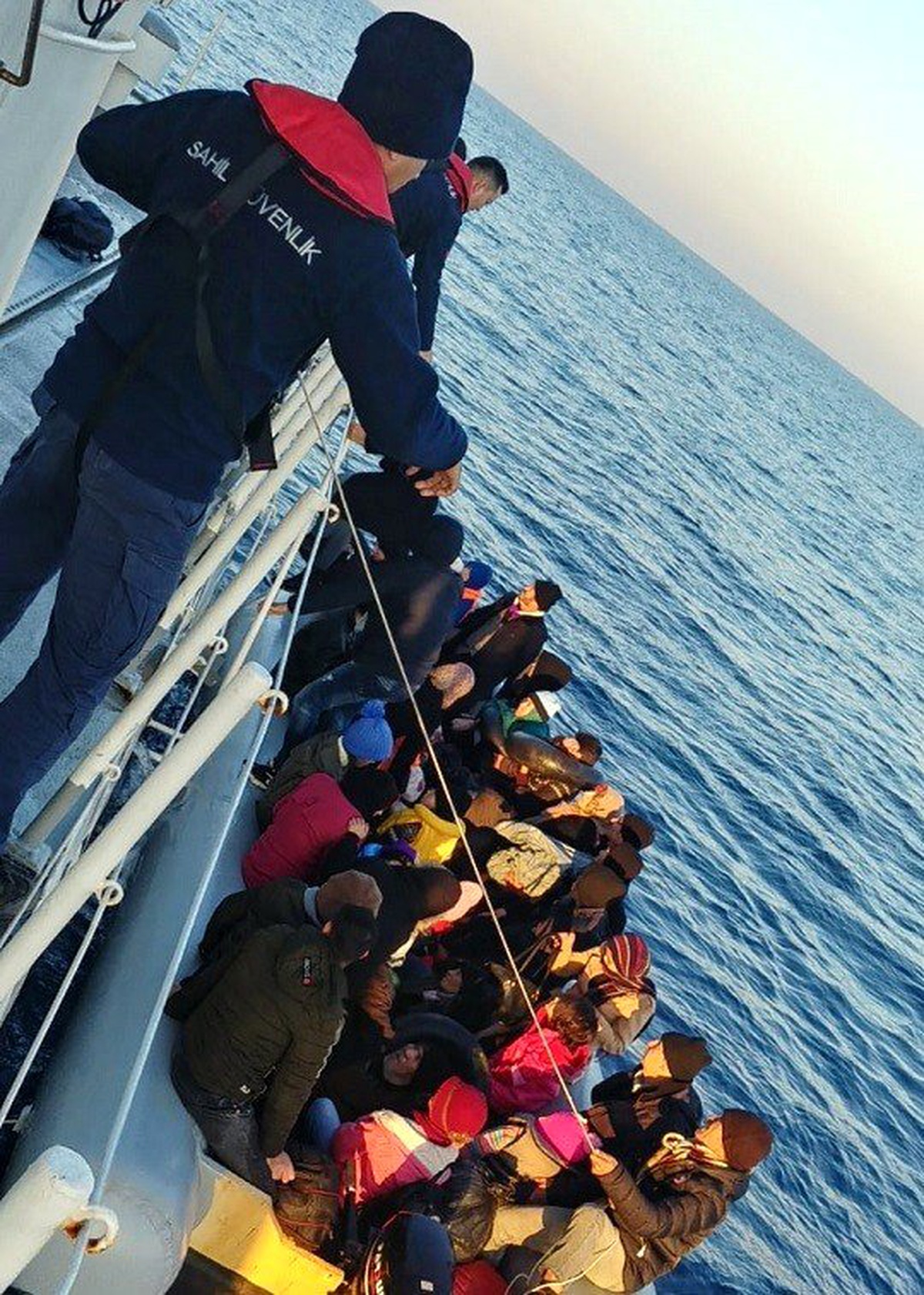 Kuşadası\'nda 47 düzensiz göçmen yakalandı