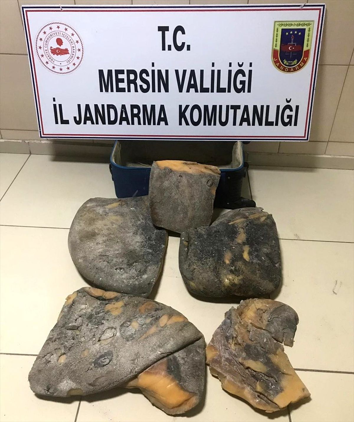 Mersin\'de 44 kilo 320 gram akamber ele geçirildi