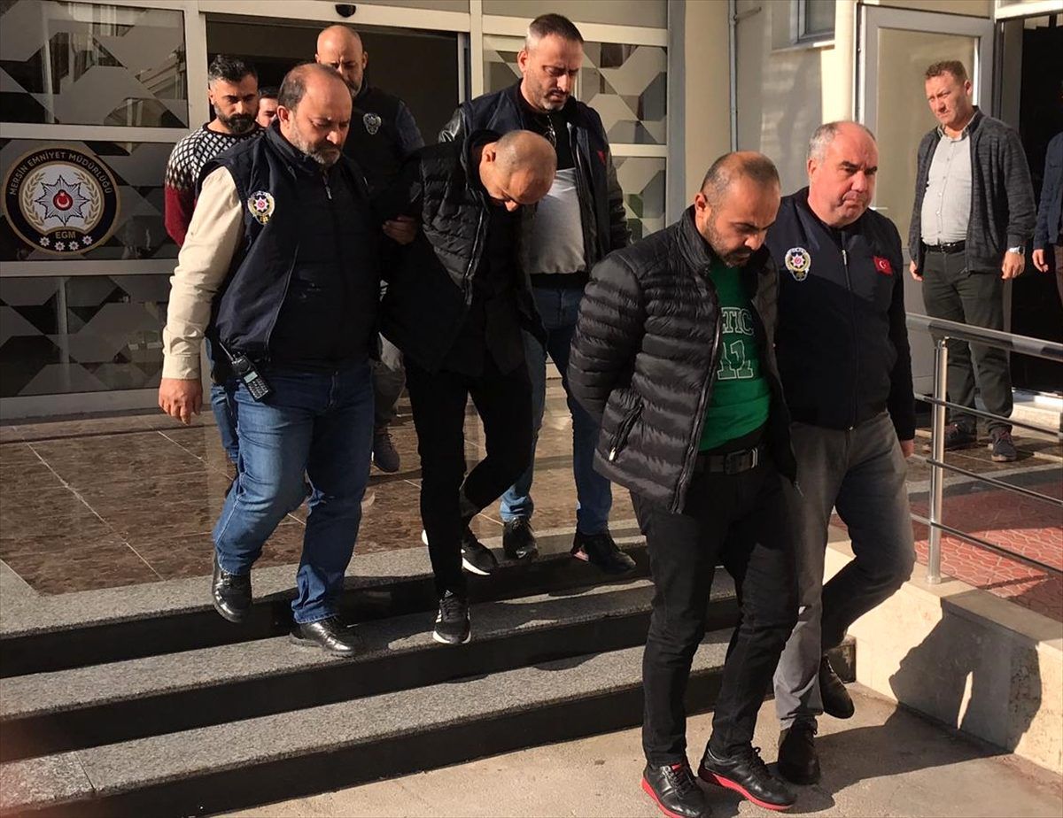 Mersin\'de 8 iş yerinden hırsızlık yaptığı iddiasıyla 2 zanlı tutuklandı