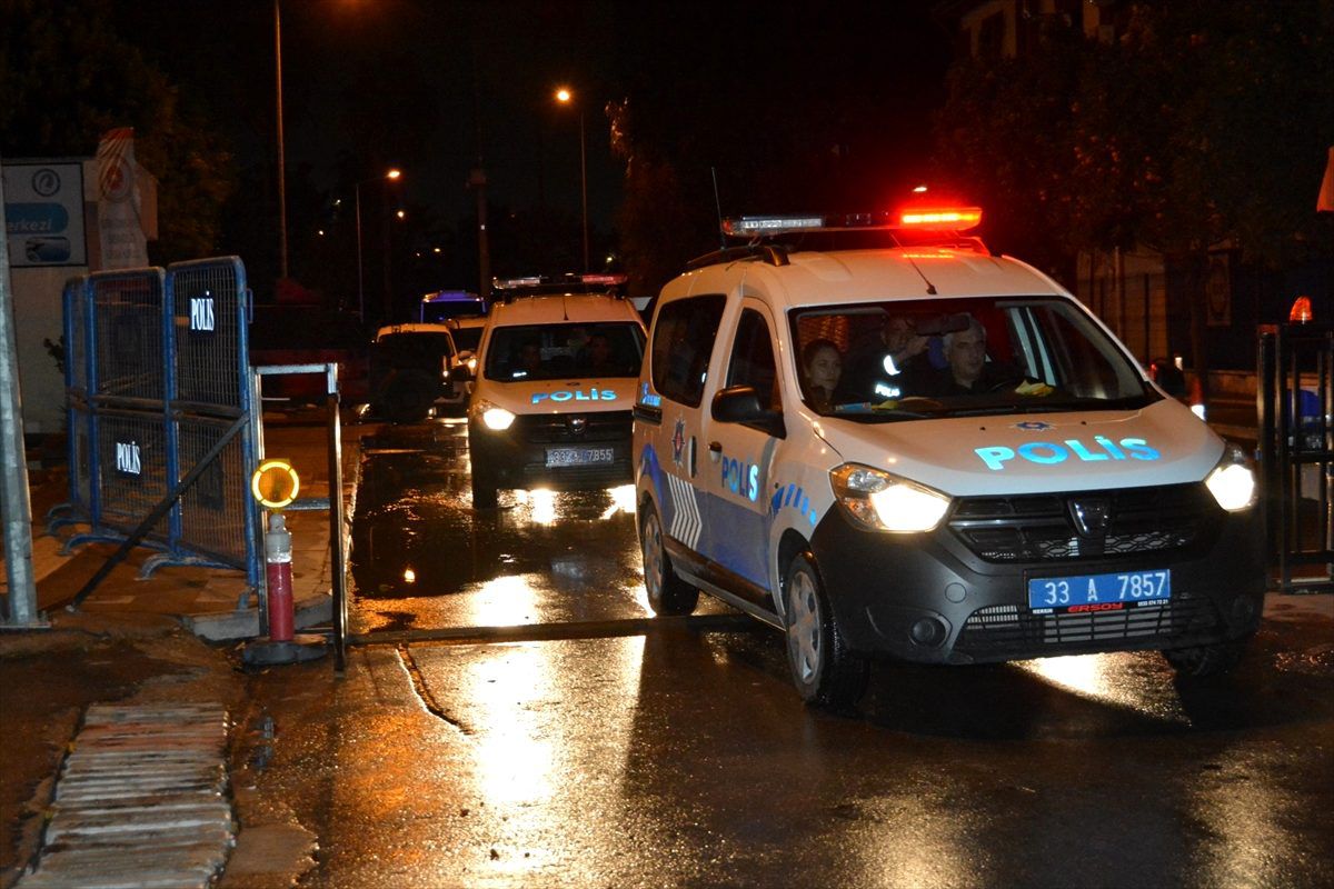 Mersin\'de "torbacı" operasyonunda 14 şüpheli tutuklandı