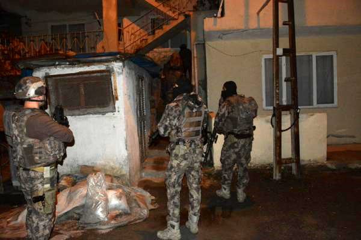 Mersin\'de uyuşturucu tacirlerine şafak operasyonu