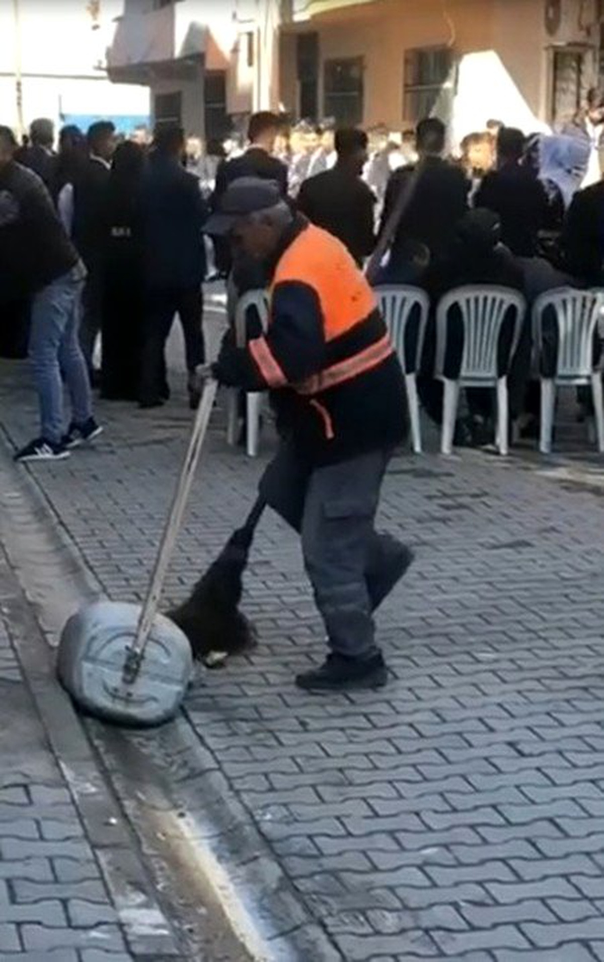 Mersinli temizlik işçisi sosyal medyayı salladı