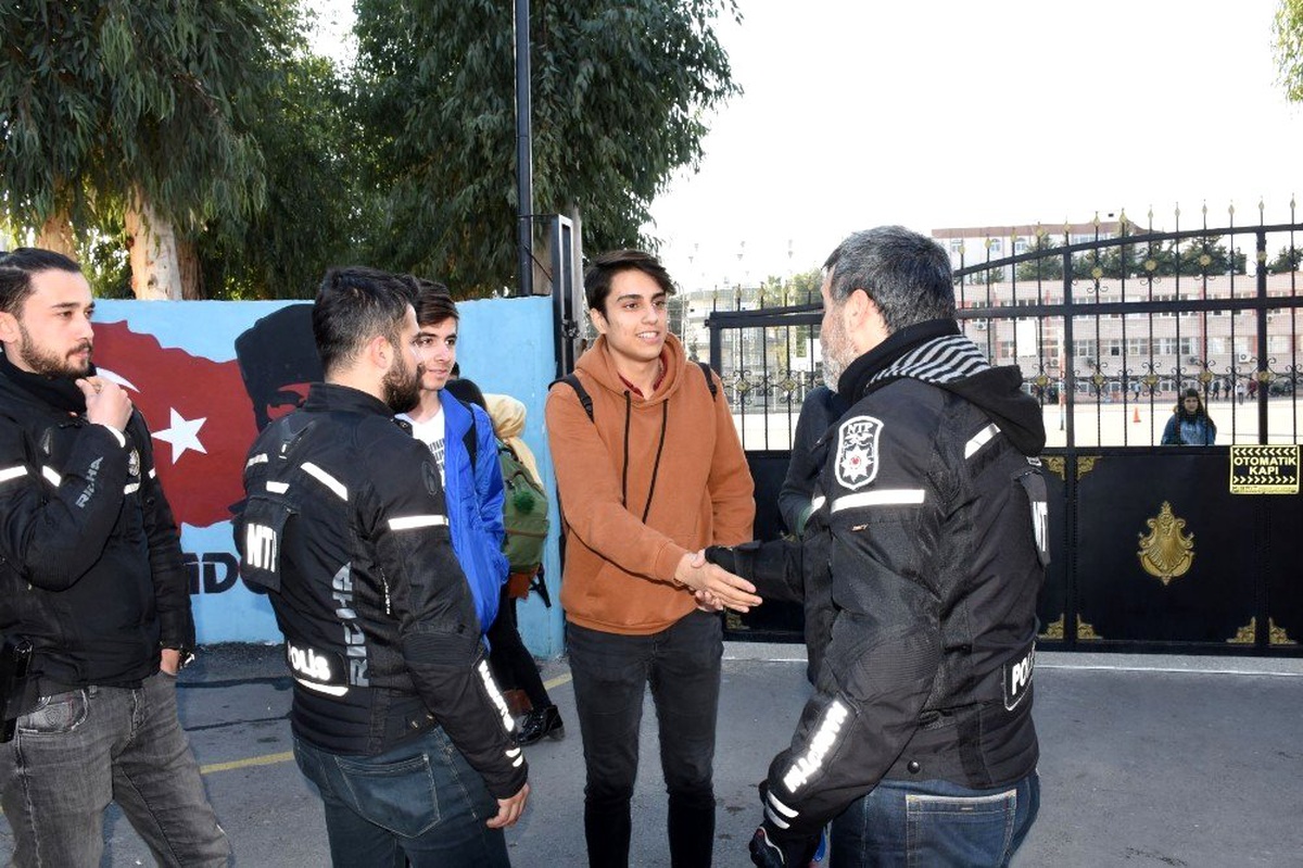 Öğrenciler uyuşturucu satıcılarına karşı uyarılıyor