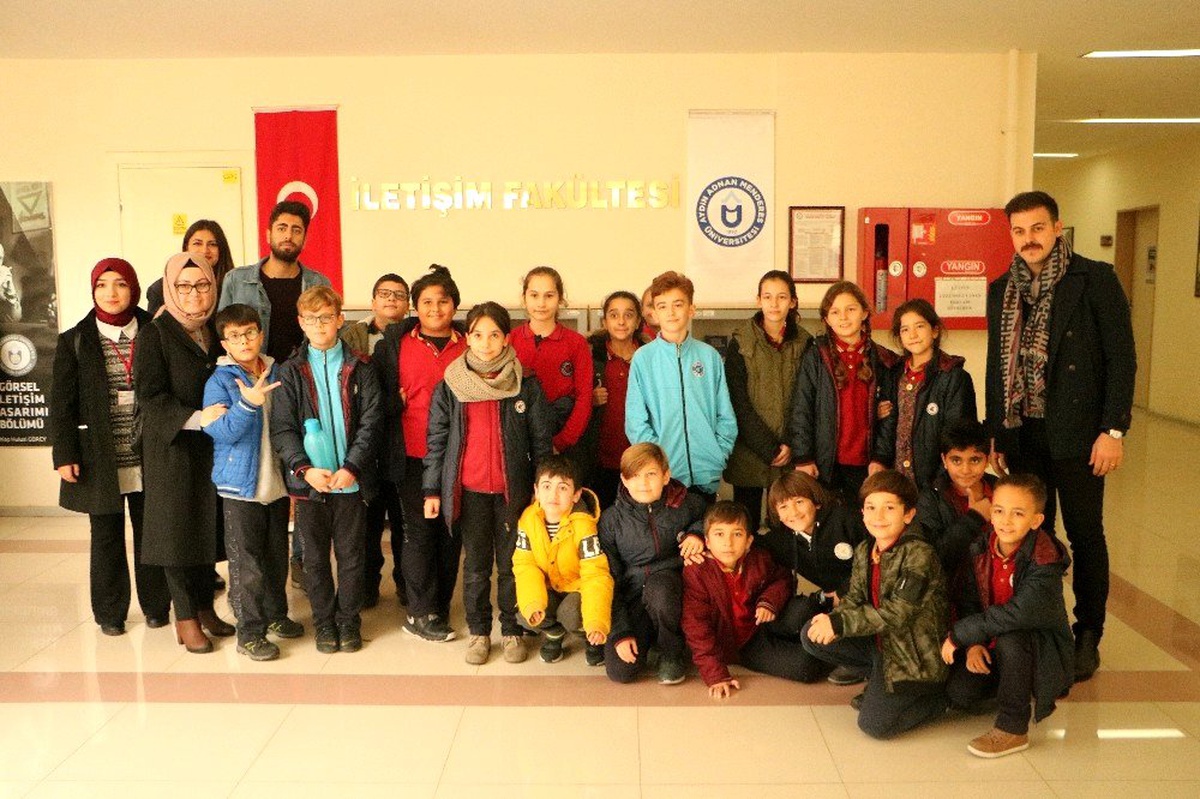 Ortaokul öğrencilerinden ADÜ İletişim Fakültesi\'ne ziyaret