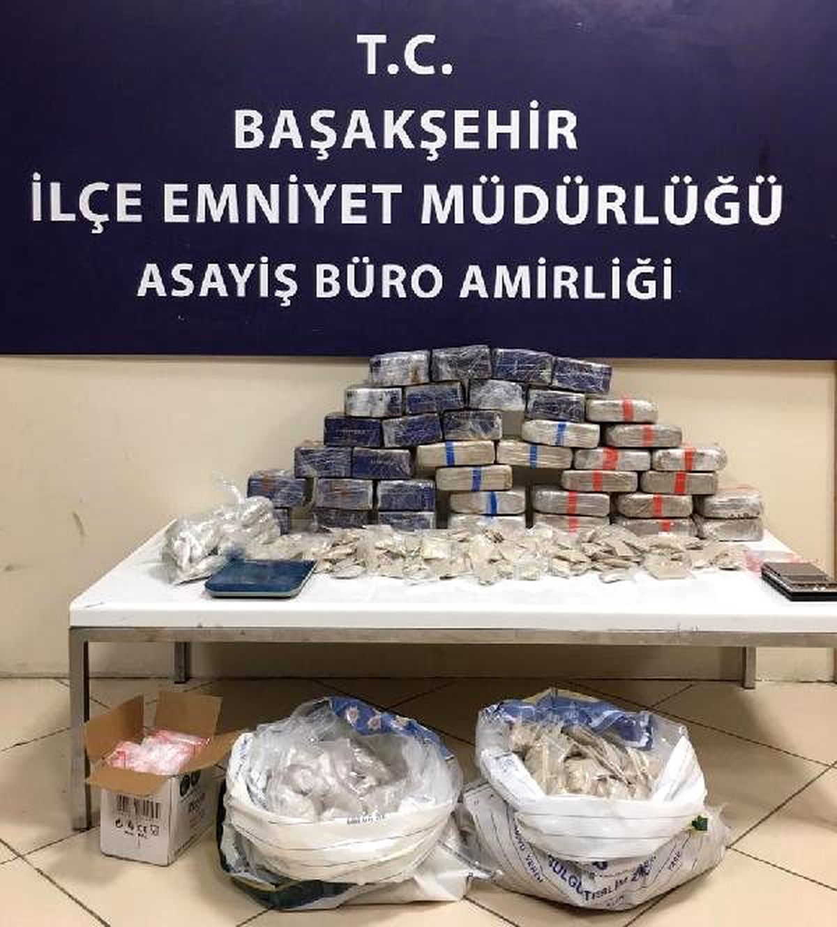 Otomobilden uyuşturucu satan şüpheli suçüstü yakalandı