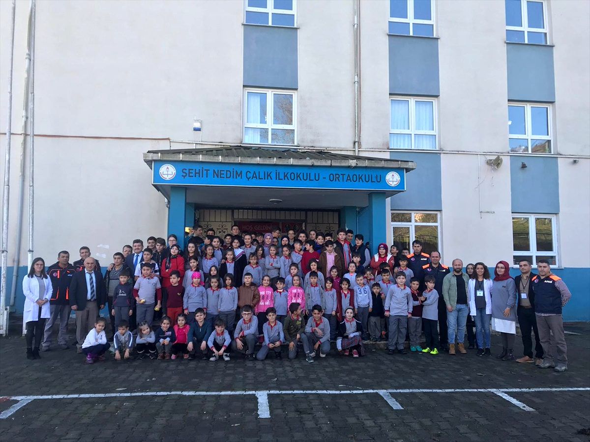 Rize\'de AFAD ekipleri öğrencilere eğitim verdi