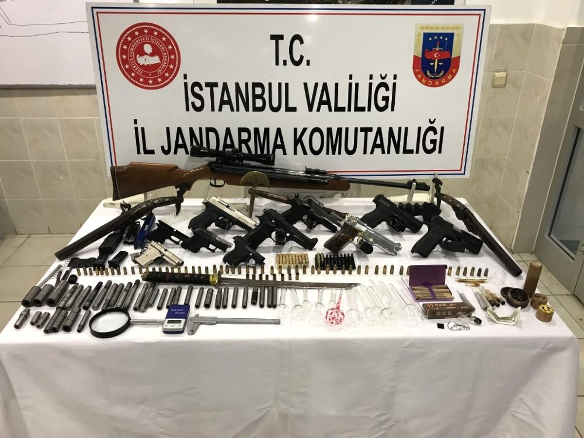Silah ve uyuşturucu imal eden dükkana jandarma baskını