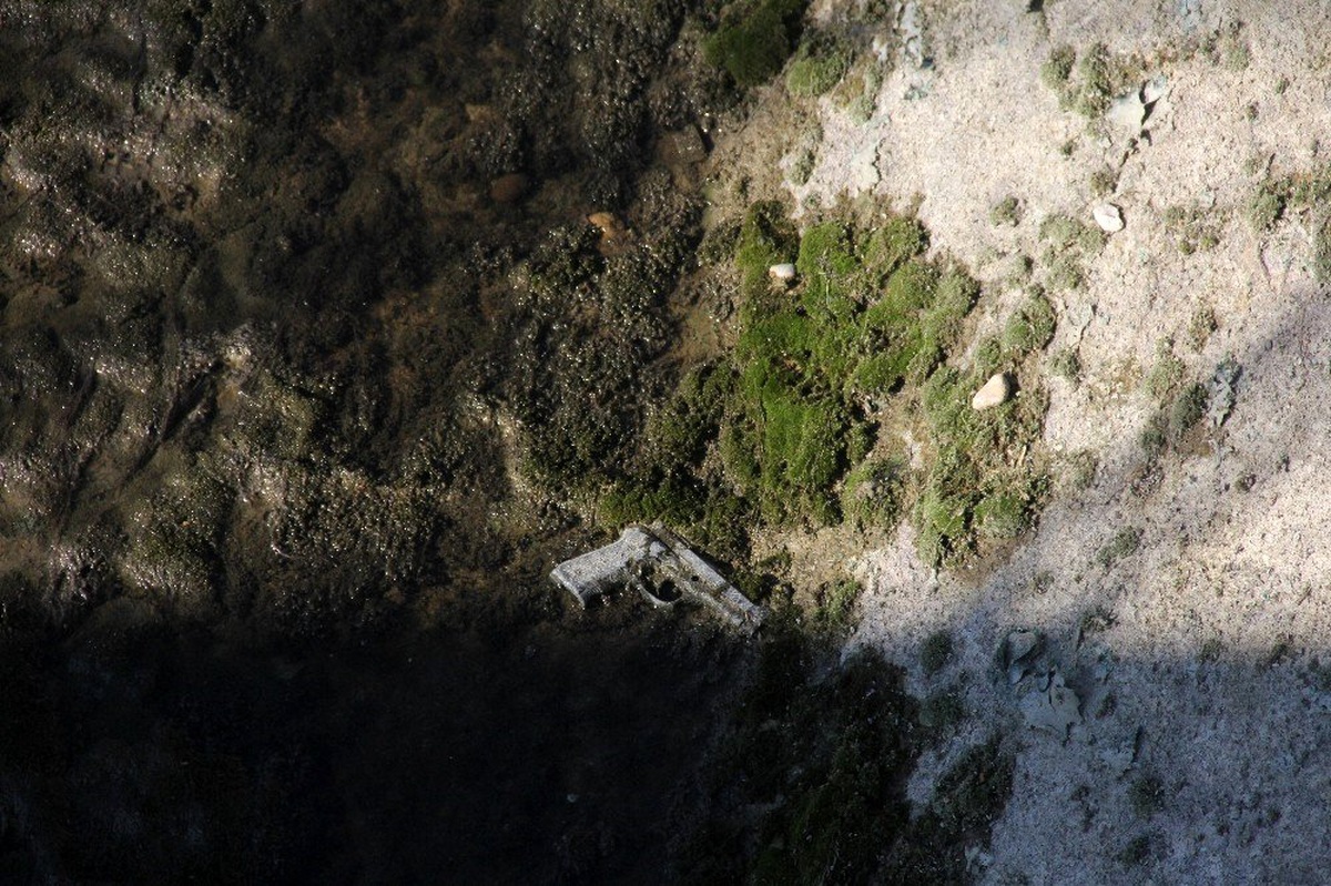 Sulama kanalında tabanca bulundu