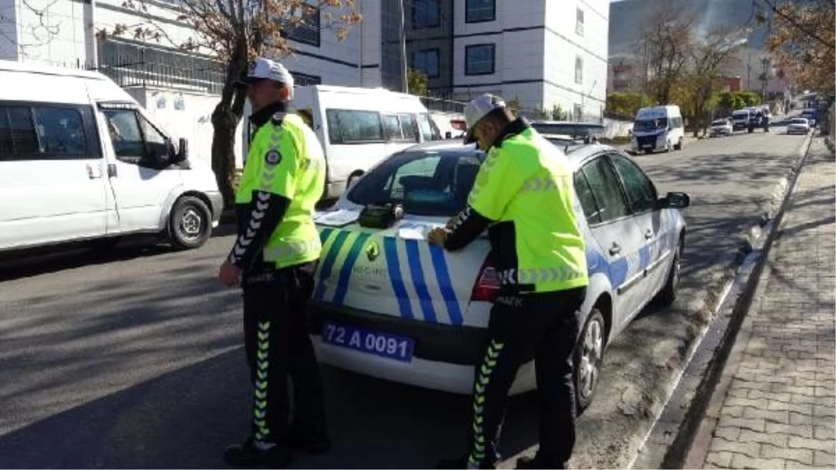 Trafik polisi, eşine ceza yazdı