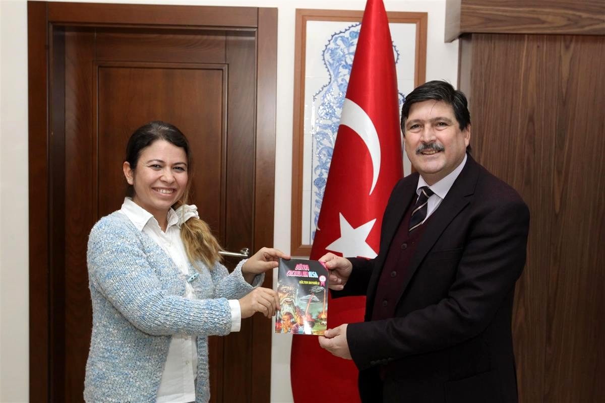 Üniversite köy okulu öğrencileri için kitap kampanyası başlattı