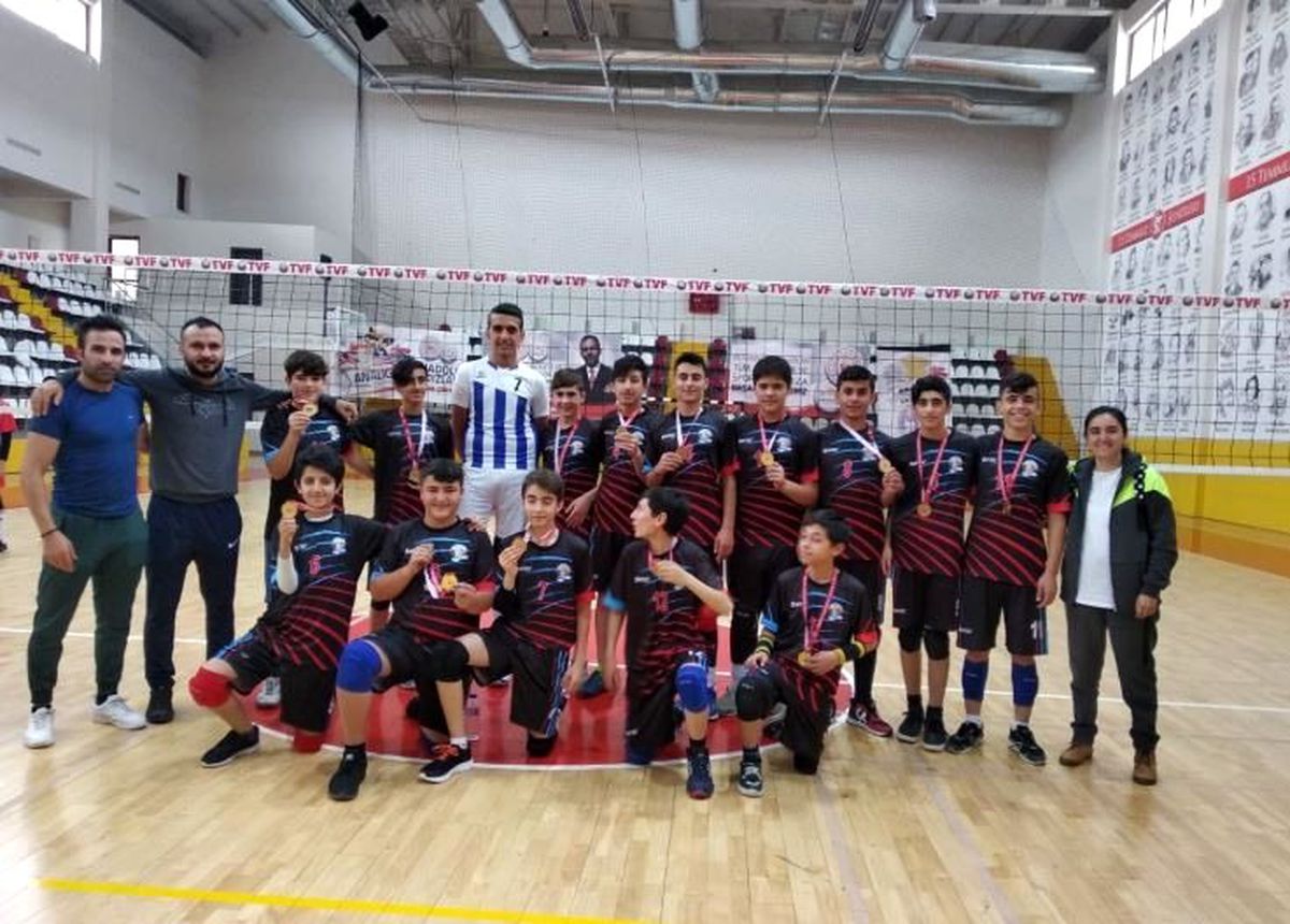 Vanlı voleybolcular çeyrek finalde