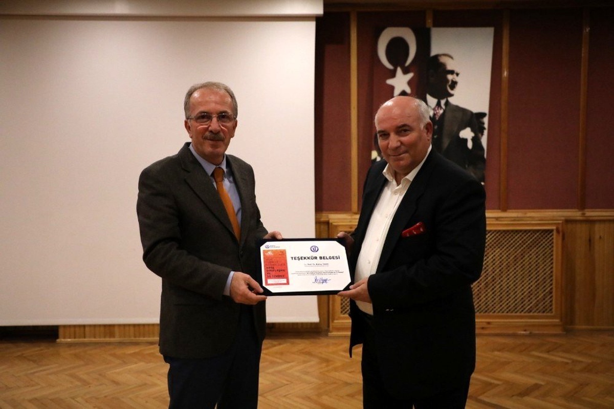 "Yeni Türkiye Sosyolojisi, Orta Sınıflaşma ve 15 Temmuz" anlatıldı
