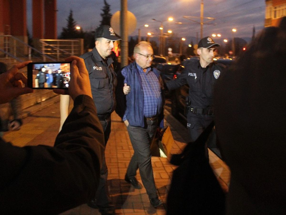 Adalet Komisyonu Başkanı Paça\'yı kandırmaya çalışan şahıs gözaltına alındı