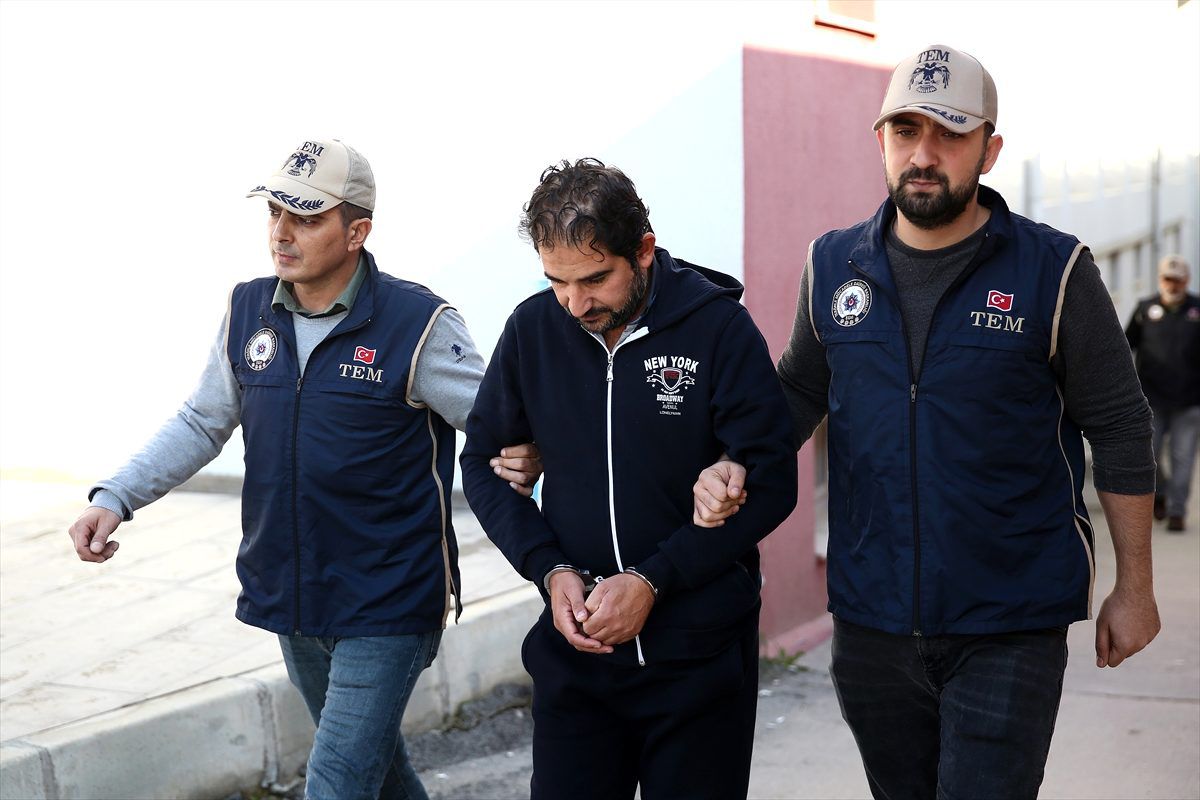 Adana\'da DEAŞ operasyonunda yakalanan iki şüpheli tutuklandı