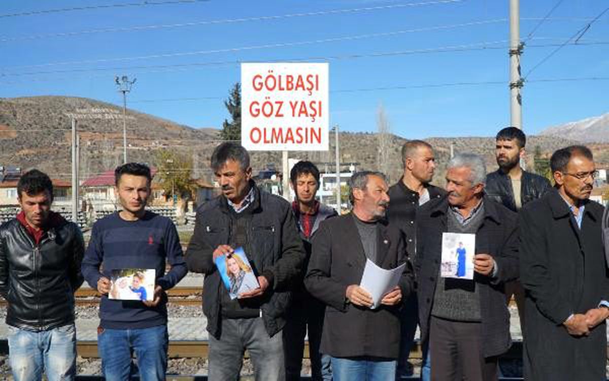 Adıyaman\'da, mahalleliden \'geçit\' eylemi
