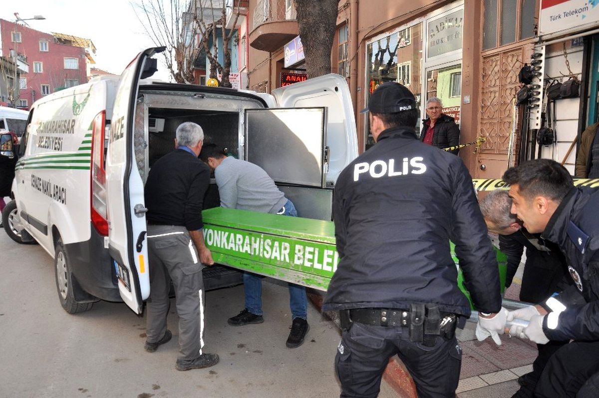 Afyonkarahisar\'da şüpheli ölüm, çuvalda ceset bulundu
