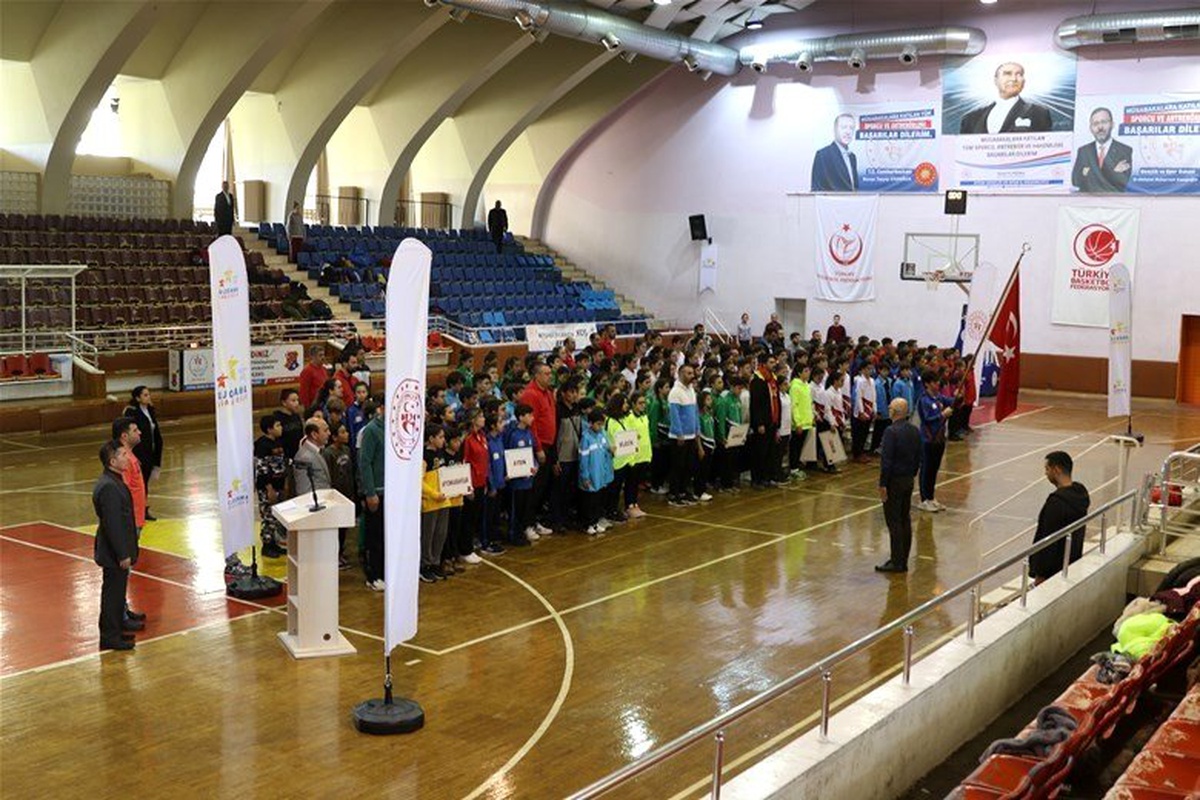Anadolu Yıldızlar Ligi basketbol grup müsabakaları başladı