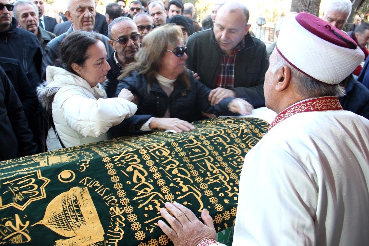Anne Asuman Sarp\'ın son vedası yürekleri dağladı