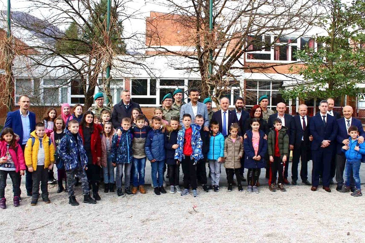 Bağcılar Belediyesinin Bosna\'da inşa ettiği 3. Türkçe sınıfı hizmete açıldı