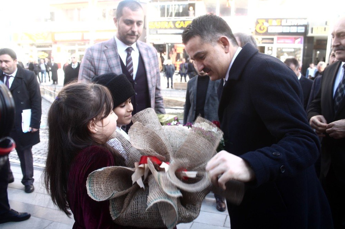 Bakan Pakdemirli: "Vatandaşımın sağlığıyla oynayanların, ciddi ciddi canını yakacağım"