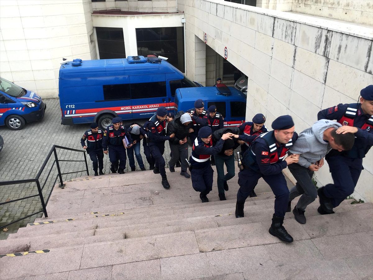 Balıkesir\'de "baskı ve tehdit" iddiasıyla gözaltına alınan 4 zanlı tutuklandı