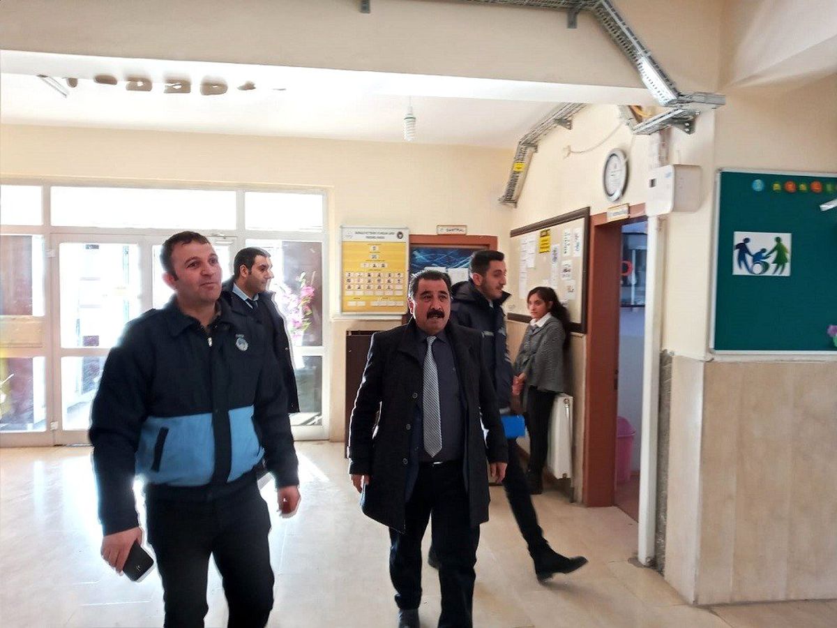 Başkale\'de \'şırınga çikolata\' denetimi