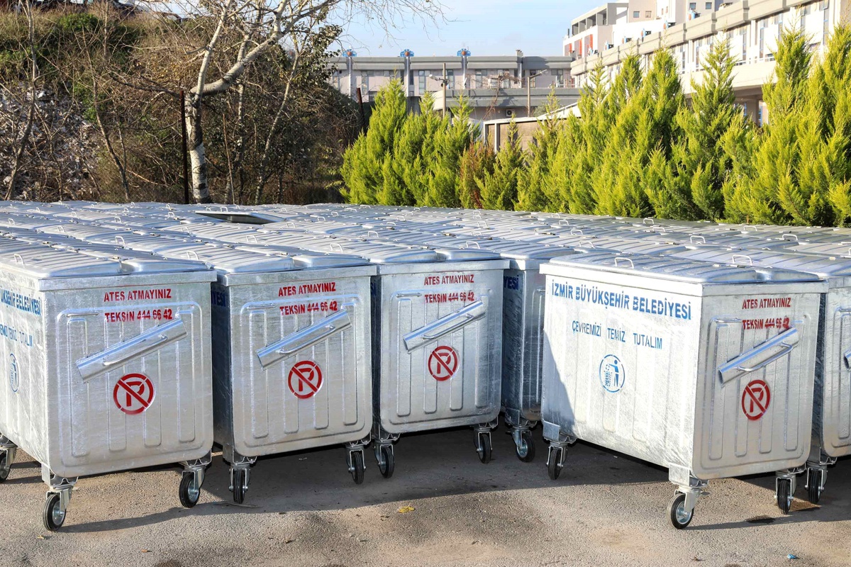 Buca\'da konteyner mesaisi: Eskiler yenilendi, eksikler giderildi