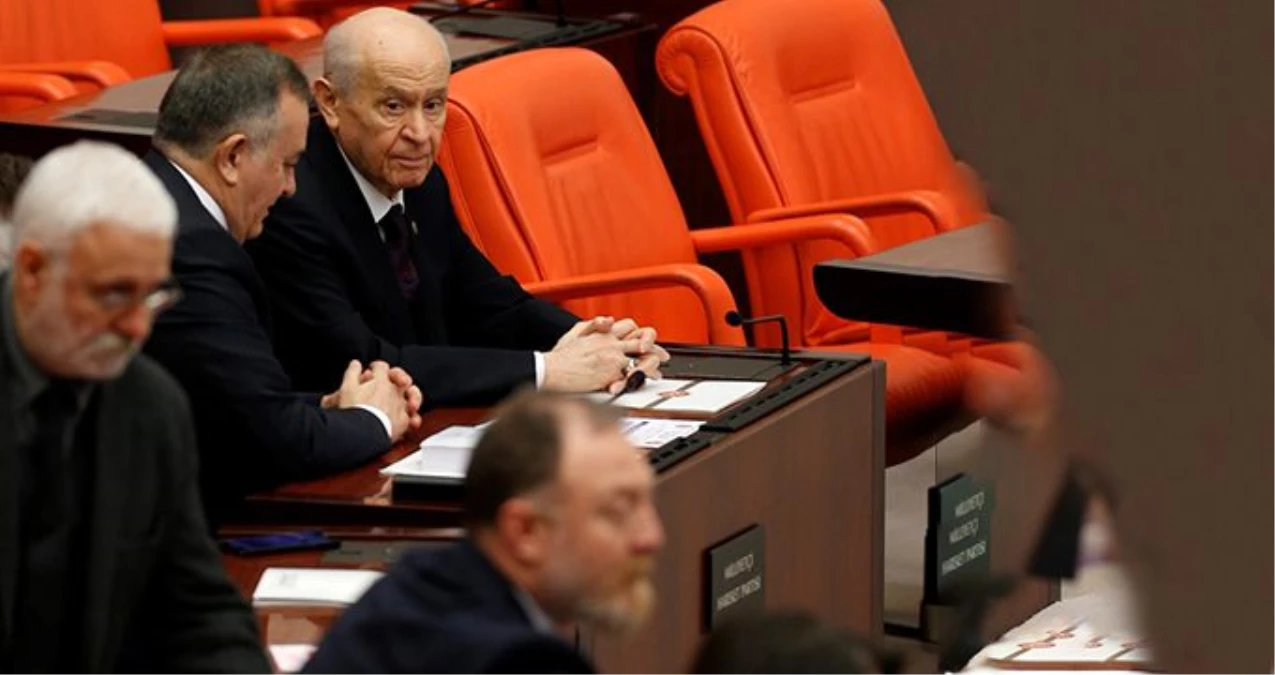 Bütçe görüşmelerinin son gününde Bahçeli\'nin HDP\'li başkanlara bakışı dikkat çekti
