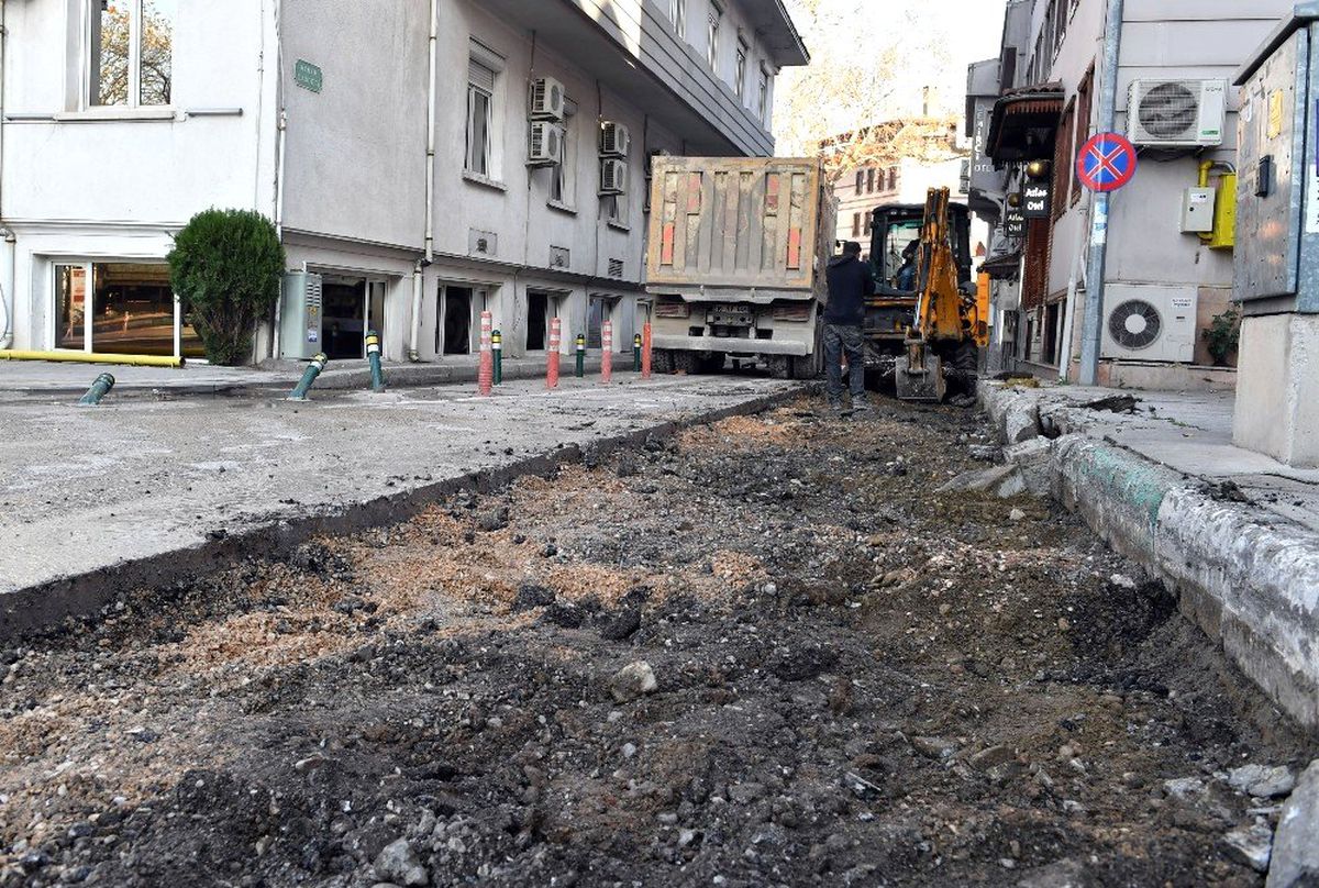 Çekirge\'de kaldırımlar genişliyor