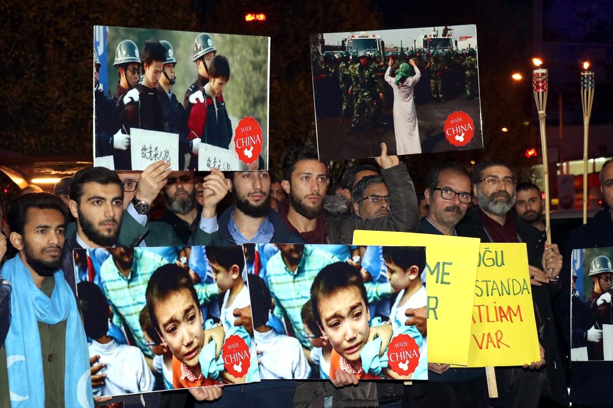 Çin\'in Doğu Türkistan\'daki hak ihlallerine karşı "sessiz çığlık" eylemi