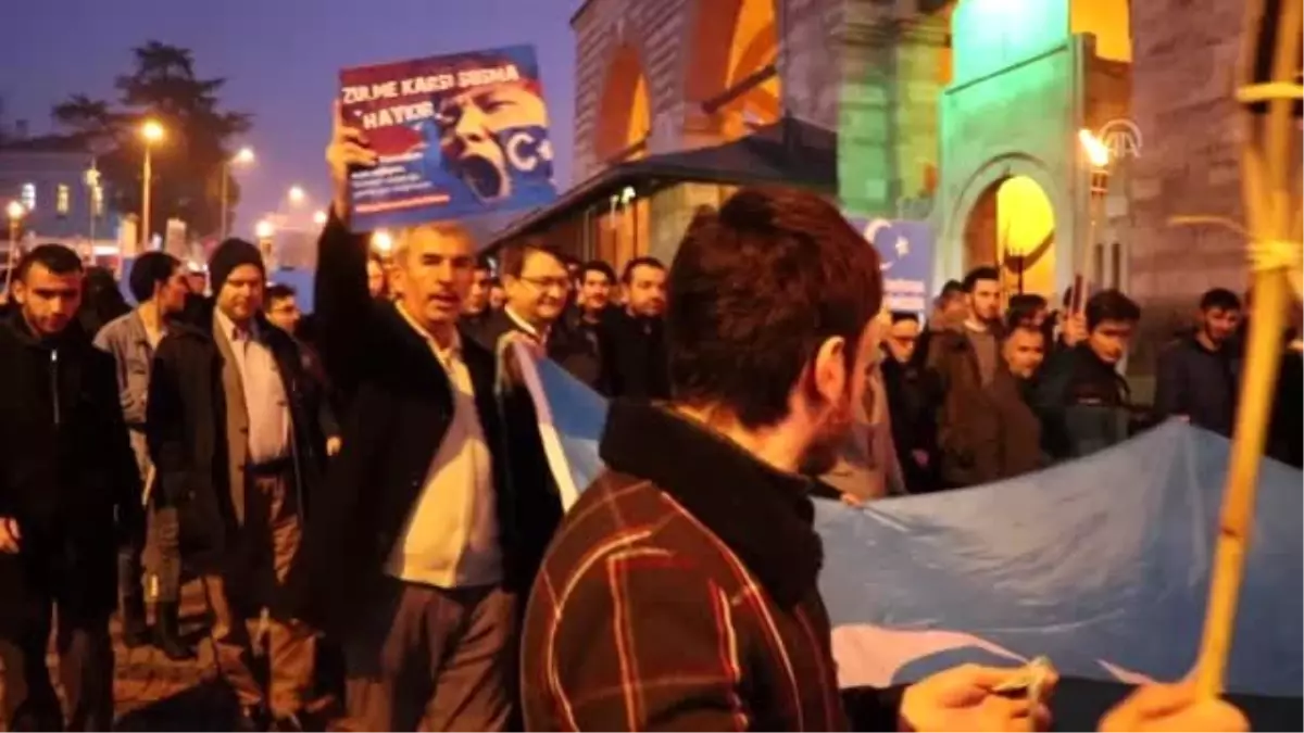 Çin\'in Doğu Türkistan politikaları protesto edildi