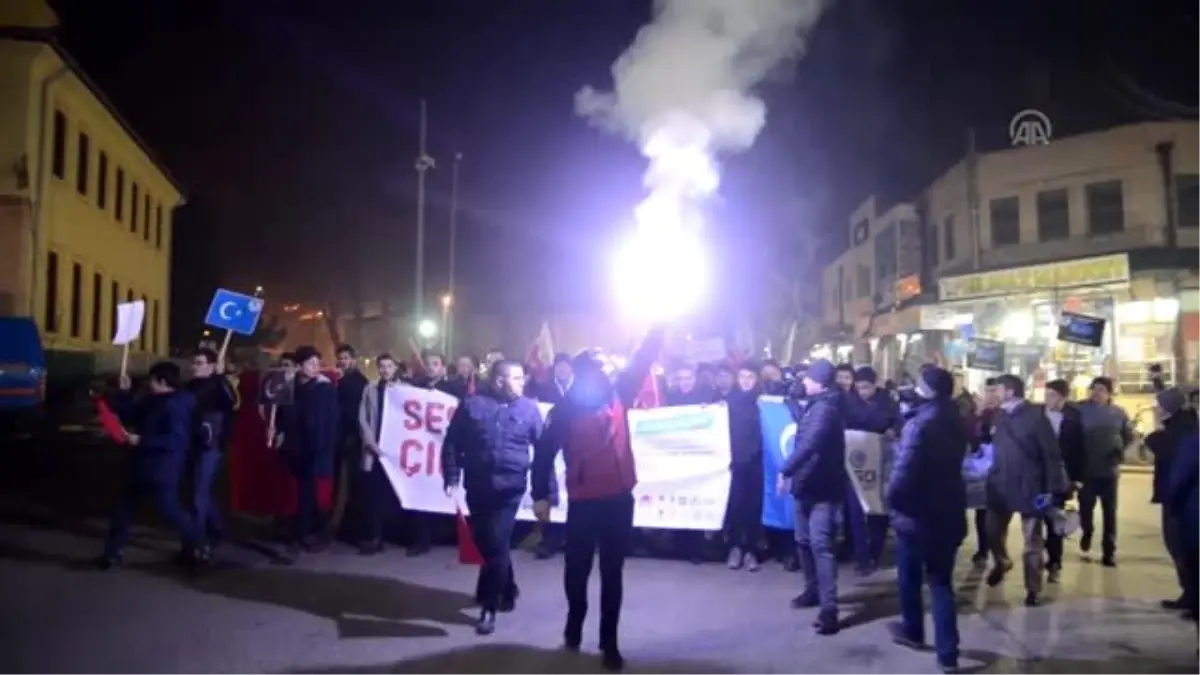 Çin\'in Doğu Türkistan politikaları protesto edildi