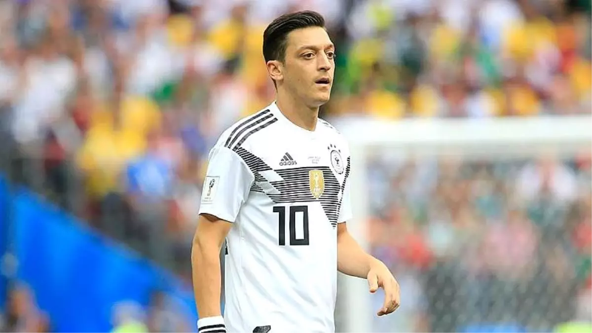 Çin\'in Uygur politikasını eleştirisiyle gündem olan Mesut Özil\'in futbol kariyerinde 25. yılı